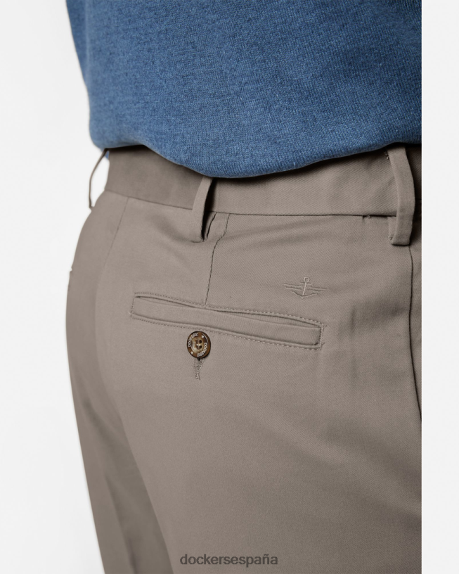 pantalones caqui cómodos, plisados ​​y de ajuste relajado hombres Dockers guijarro oscuro - marrón ropa 8F0406775